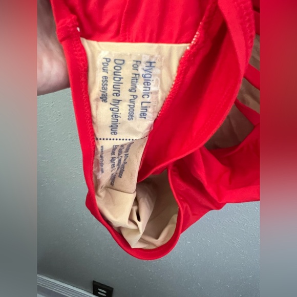 LA BLANCA Multi Strap Cross Back One Piece Cherry Red Swimsuit Size 10 New - Picture 7 of 7